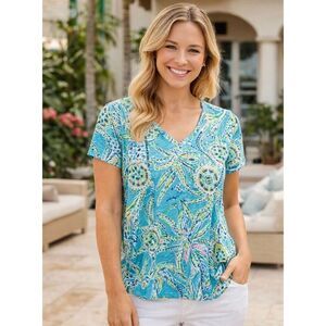 Lilly Pulitzer Etta V-Neck T-Shirt in Bermuda Blue Turtle Szn Size M